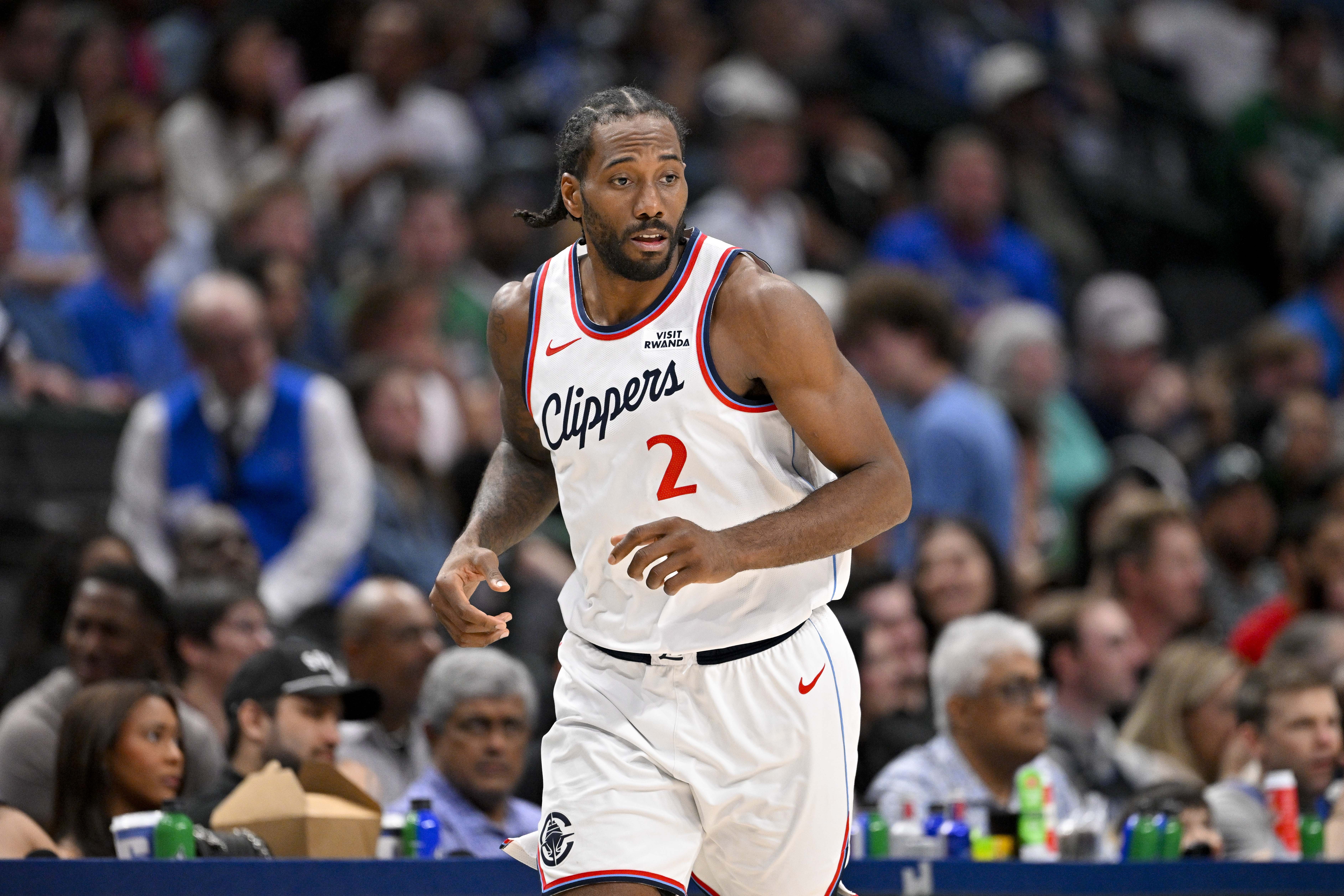 九游体育怎么买球-机器卡！伦纳德常规赛65场 场均27.9分6.4板3.6助1.9断 三分38.7%